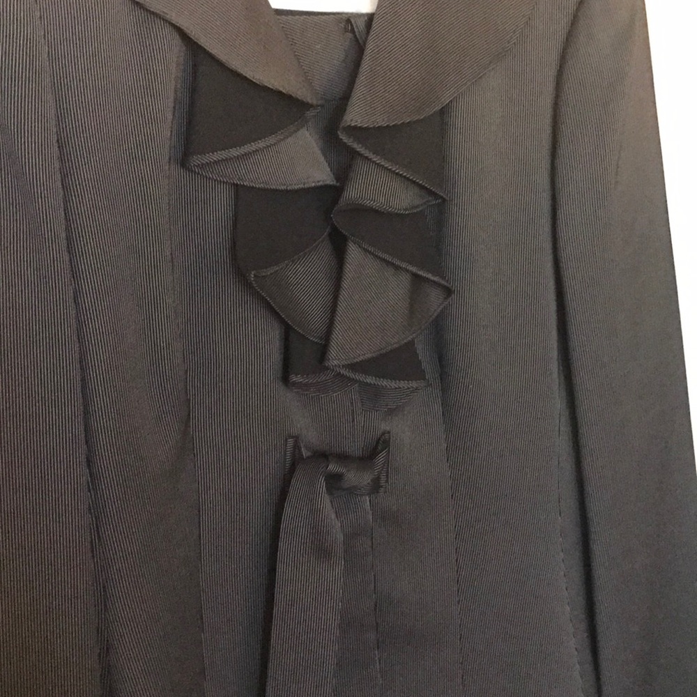 Fabulous Anne Klein ruffle 2pc suit Charcoal NWT
